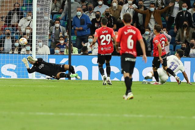 小萨32+21国王险胜鹈鹕3连胜 绿军大胜活塞